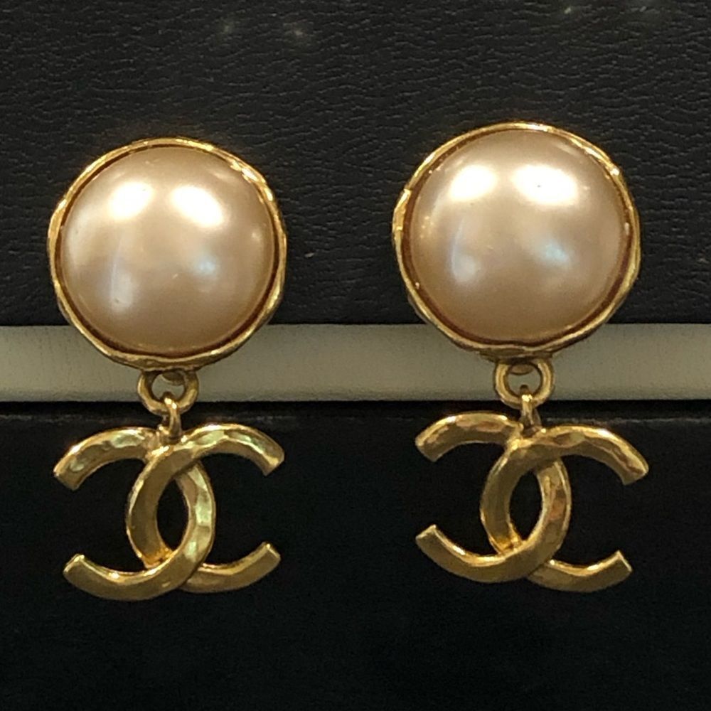 CHANEL COCO Mark Pearl Swing Earrings 95P Engraved w/ Box 24k Gold Plated - Picture 17 of 17
